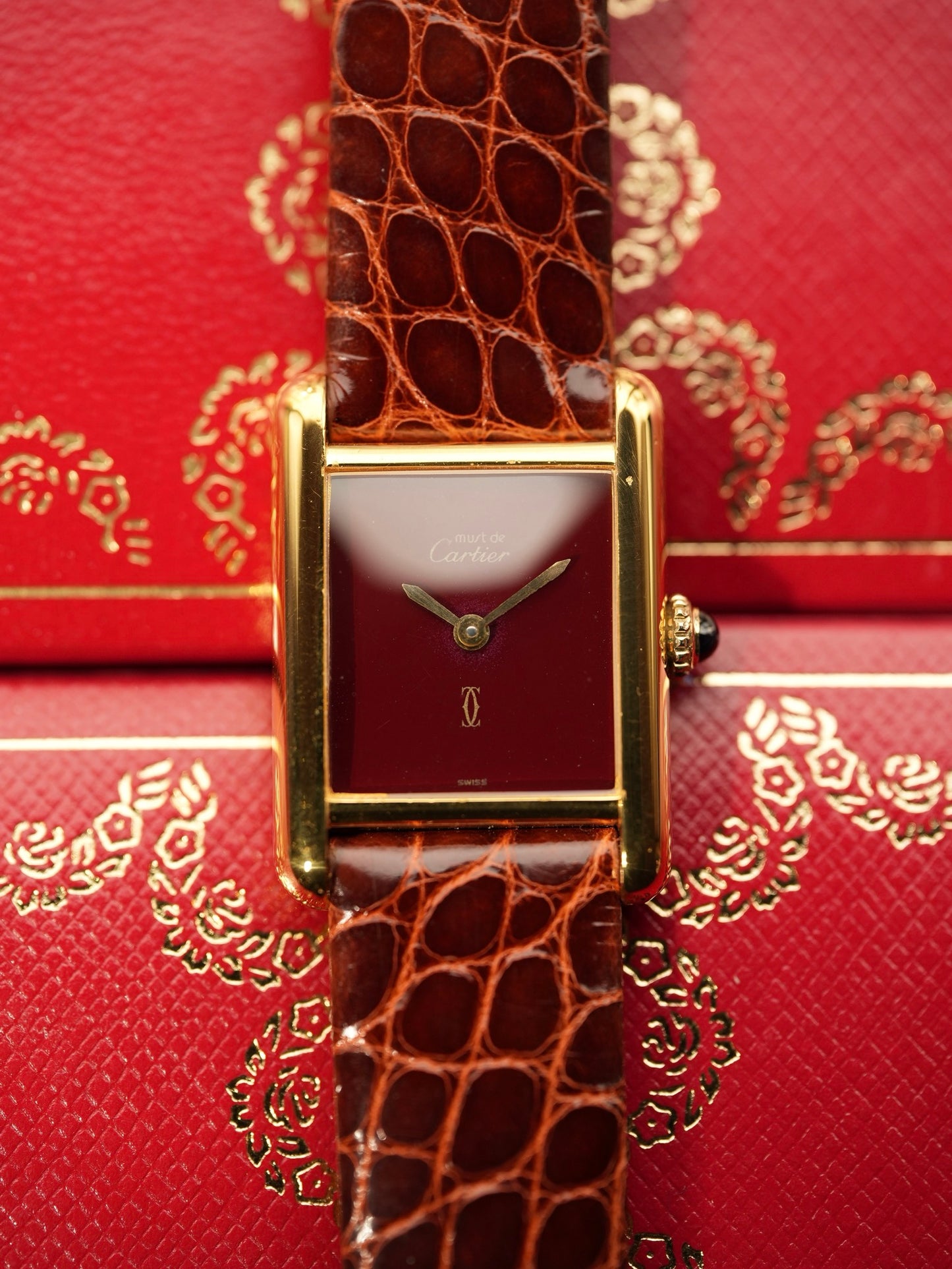 Cartier / Tank SM QZ 366001 Burgundy dial