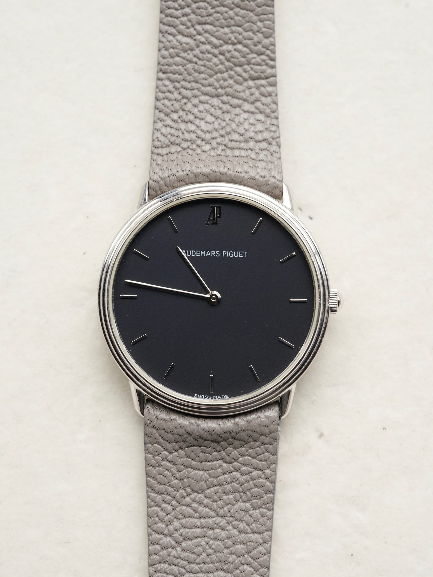 Audemars Piguet Extra Flat round step bezel