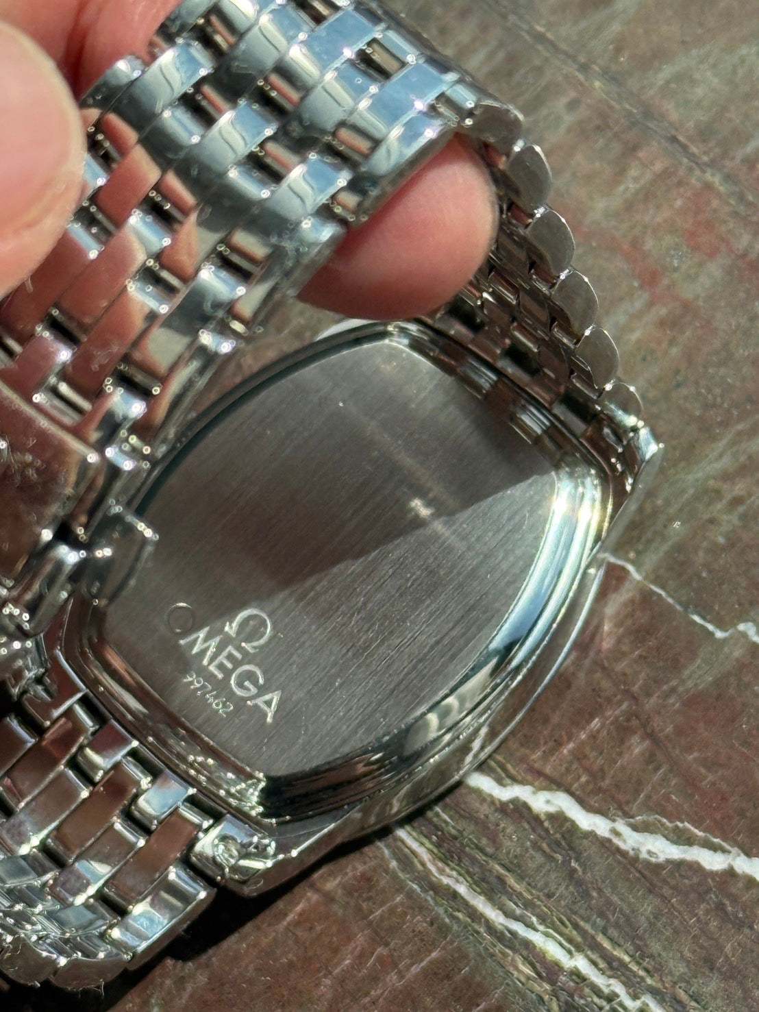 omega jumping hour